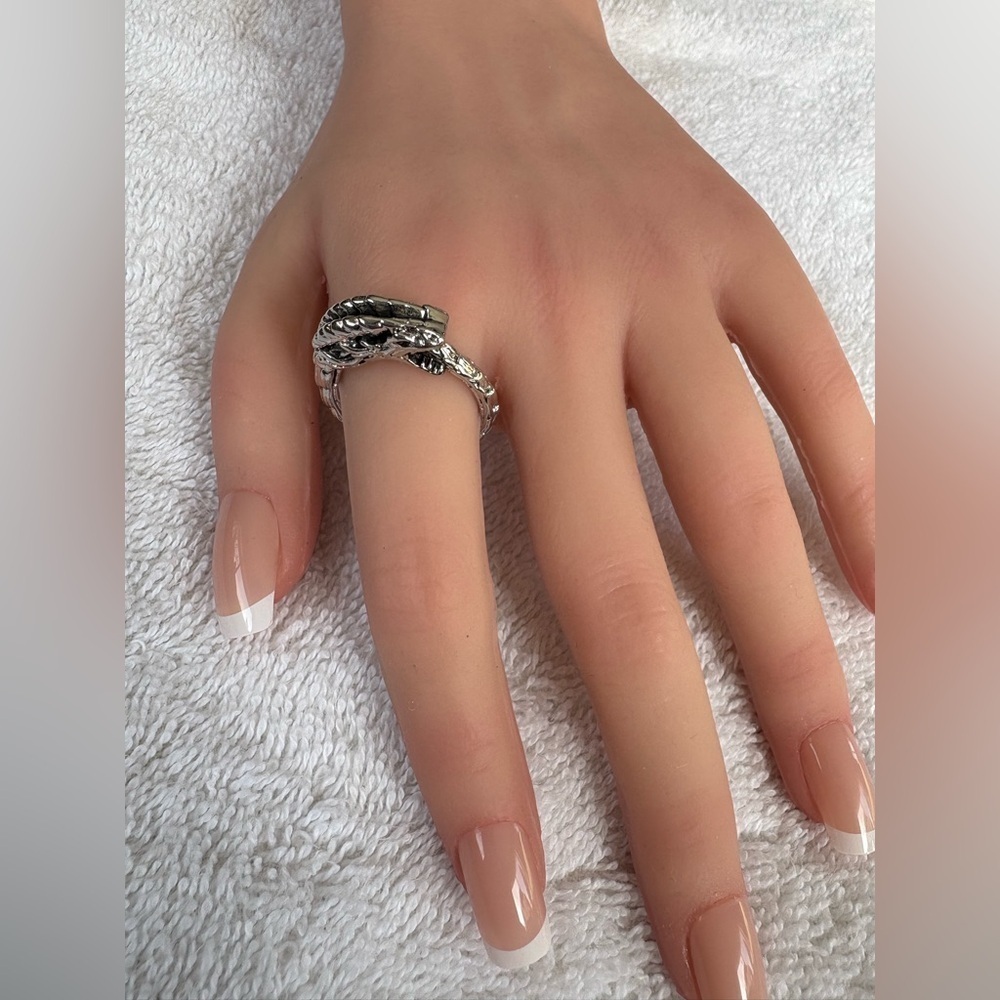 Unique Silver Tone Snake Ouroboros Ring Size 10 Unisex
